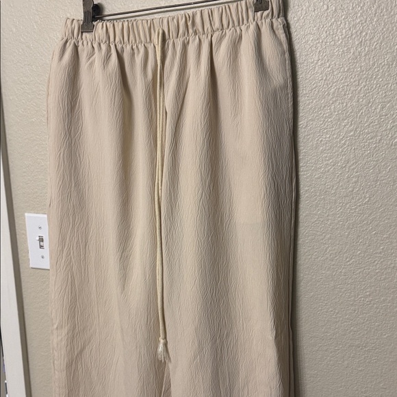 Beige Ruched Fabric - Picture 4 of 6